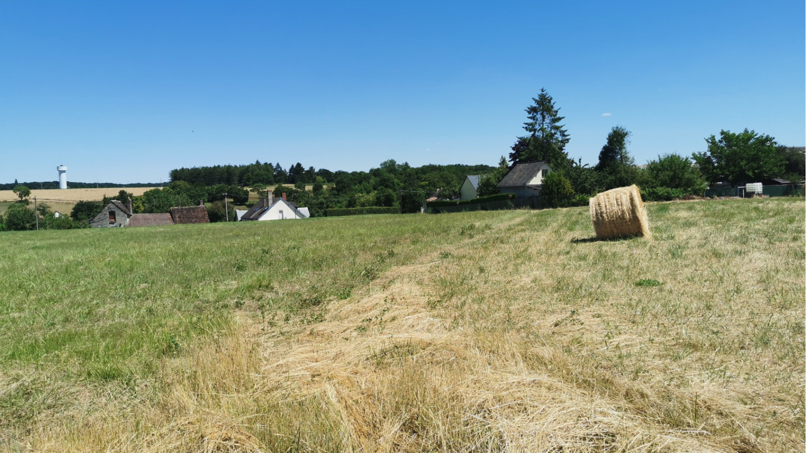 Terrain constructible de 1095m2 à Beaumont-Louestault