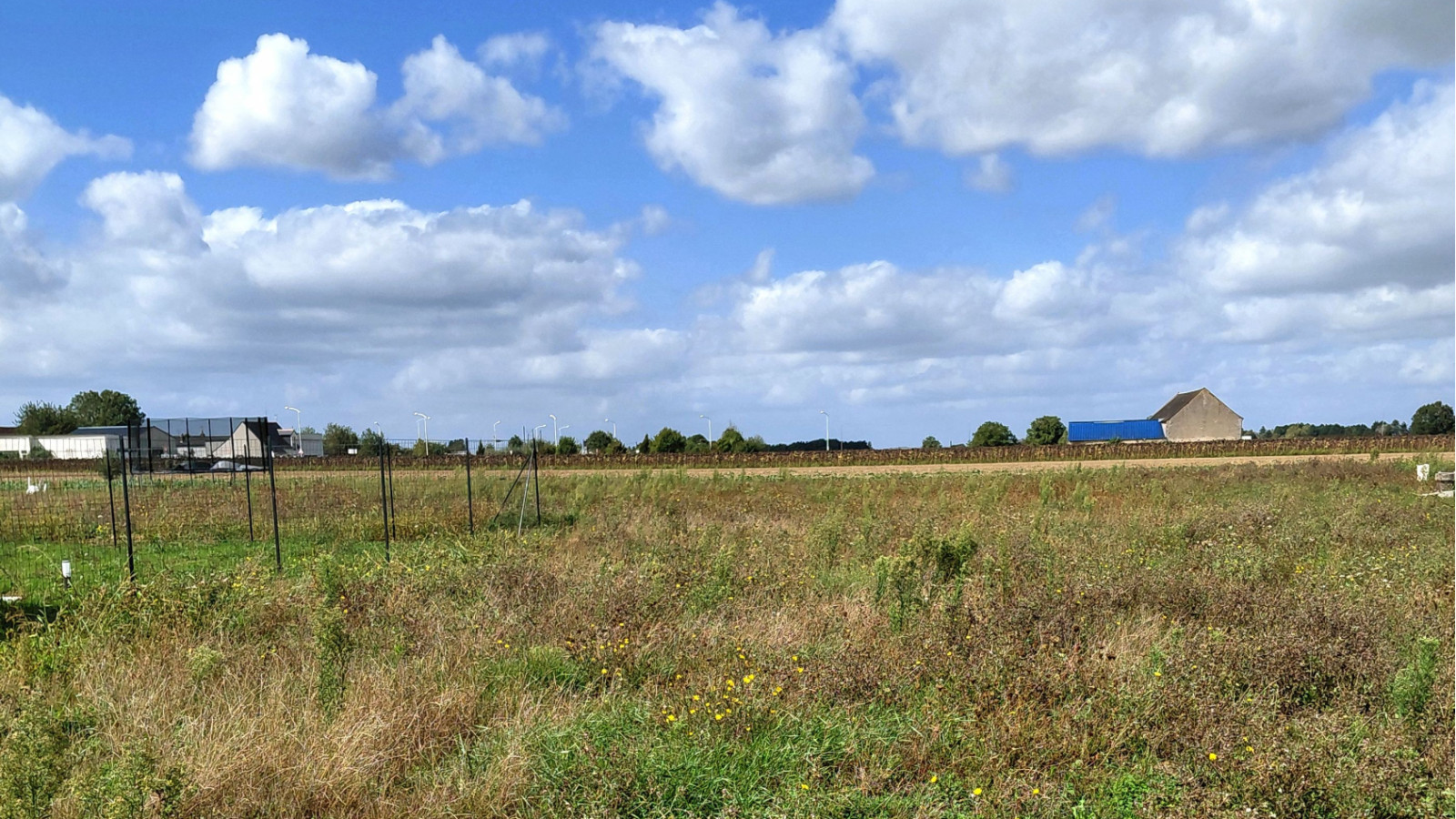 Terrain constructible de 385m2 à Notre-Dame-d'Oé