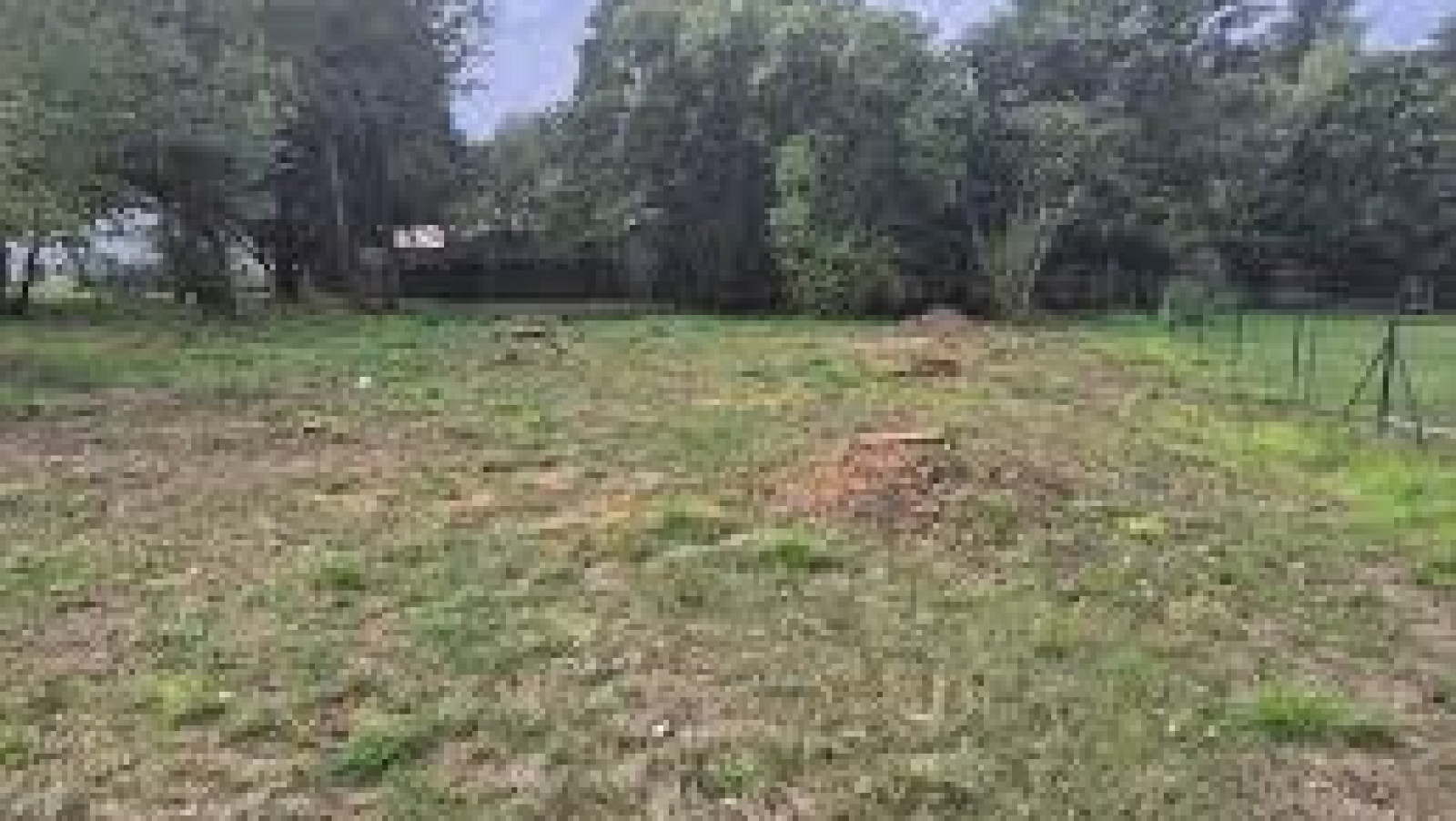 Terrain constructible de 428m2 à Pernay