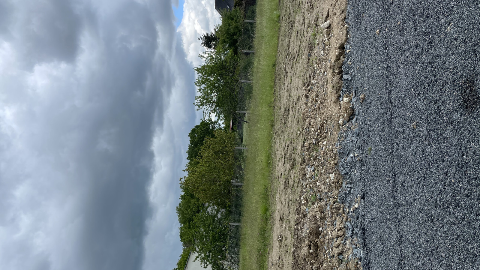 Terrain constructible de 1887m2 à Marcilly-sur-Vienne