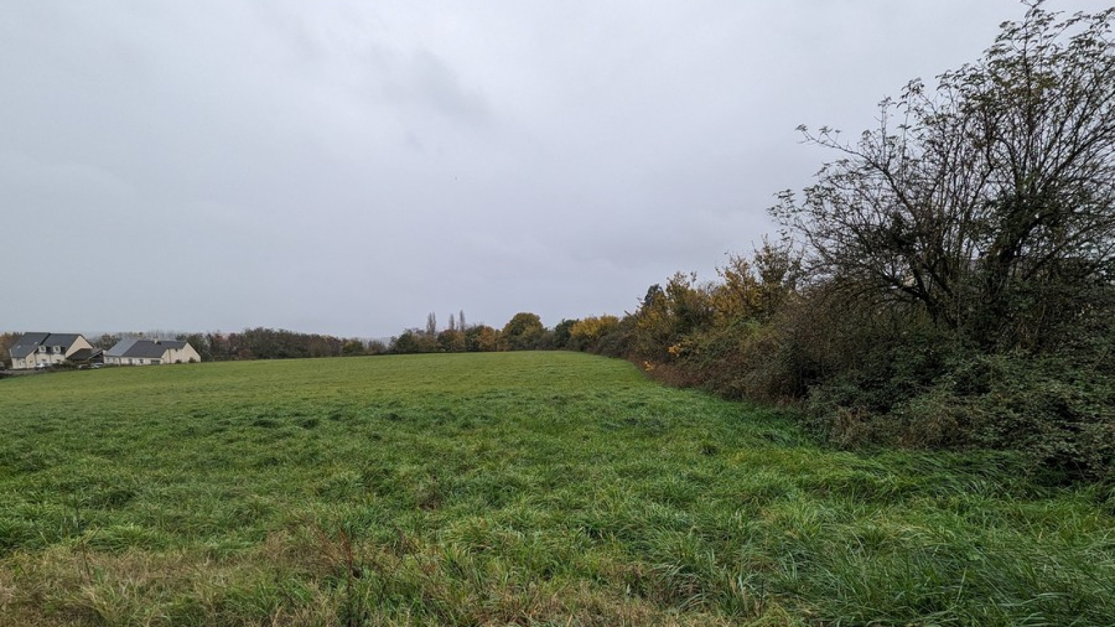 Terrain constructible de 802m2 à Fondettes