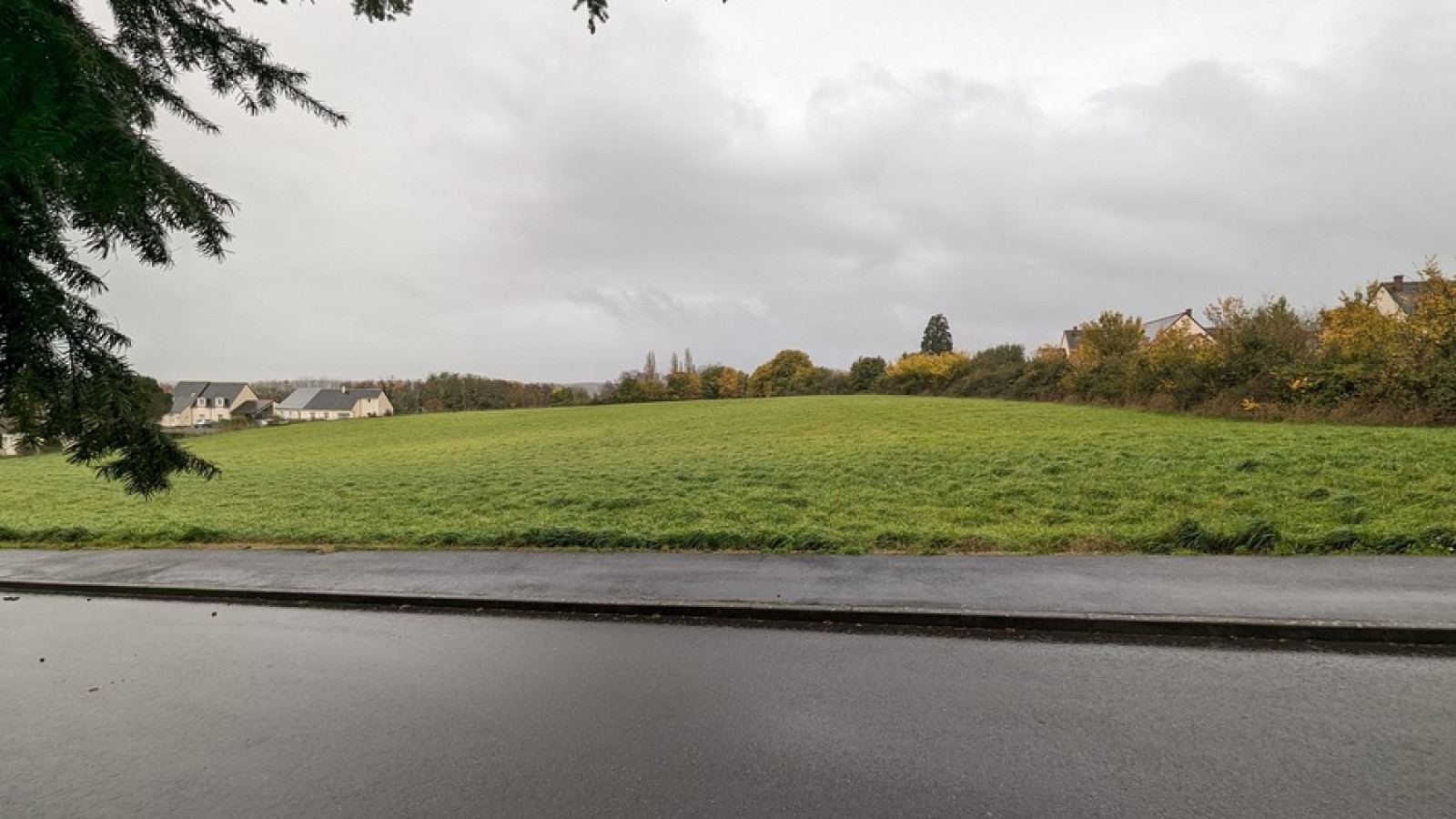 Terrain constructible de 390m2 à Luynes