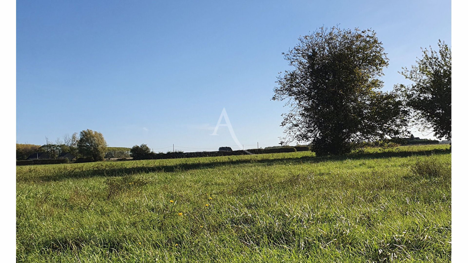 Terrain constructible de 463m2 à Nouzilly